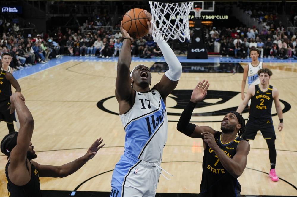 詹姆斯关键时刻稳住全队